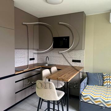 Героїв Небесної Сотні просп., (Будинок 20/10)