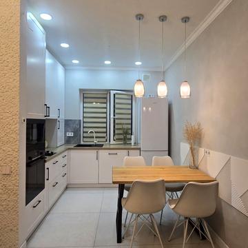 Молодіжна вул., 77