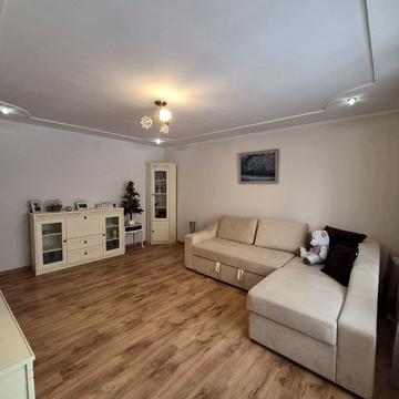 Василя Стуса вул., 35