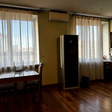 Миколи Міхновського бульв. (Дружби народів), 18/7