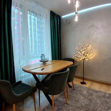 Романа Левицького вул., 4