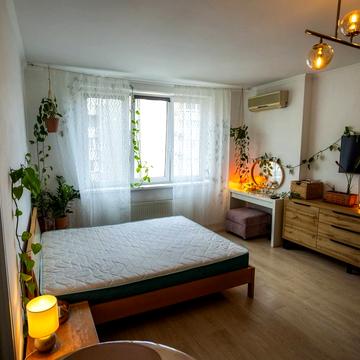 Раїси Окіпної вул., 8