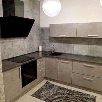 Анни Ахматової вул., 32/18