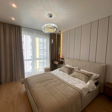 Угорська вул., 12