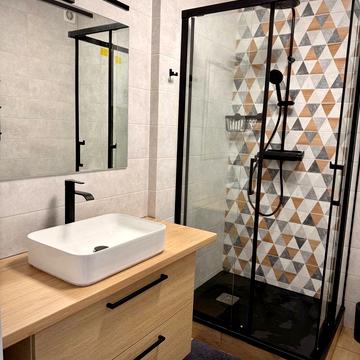 Практична вул., 8