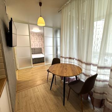 Зарічна вул., 6