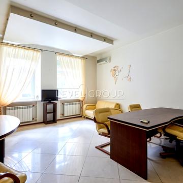 Шовковична вул., 18-Б