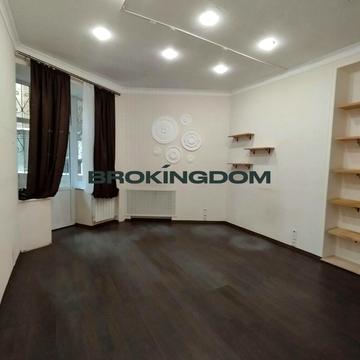 Костельна вул., 9