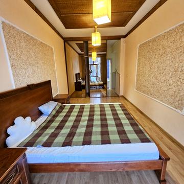 Дмитра Донцова вул., 11