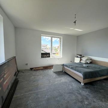 Гімназійна, 1