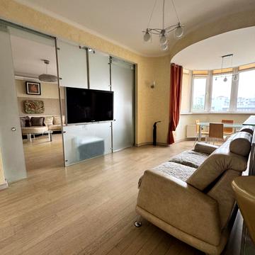 Вячеслава Чорновола вул., 25