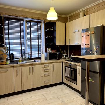 Ігоря Білозіра вул., 17