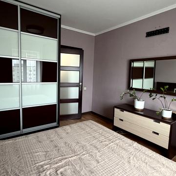 Академіка Грушевського вул., 40