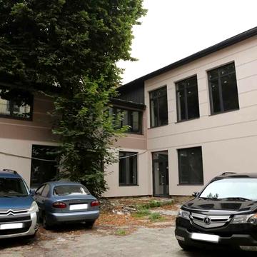 Шпитальна вул., 8