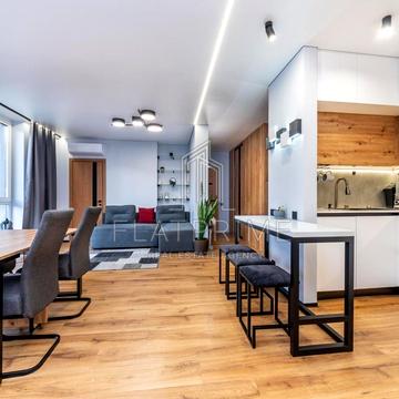 Всеволода Змієнка вул., 19