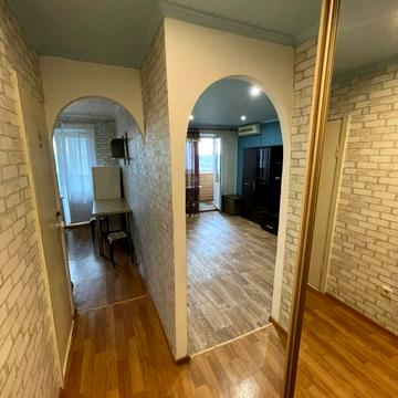 Тополина вул., 14