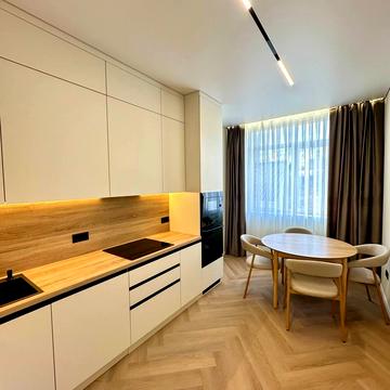 6-та Приміська вул., (Будинок)