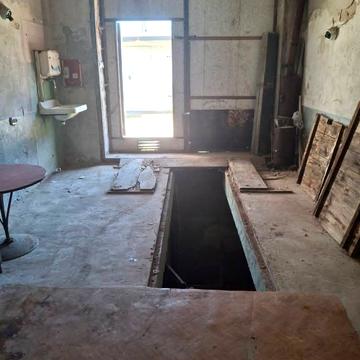 Геологів вул., 1