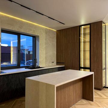 Центральна вул.