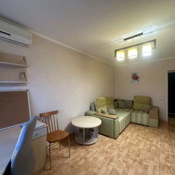 Володимира Івасюка просп. (Героїв Сталінграду), 25