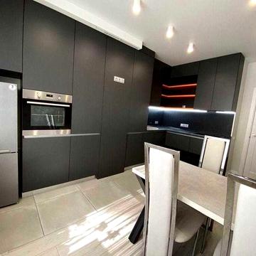 Практична вул., 8