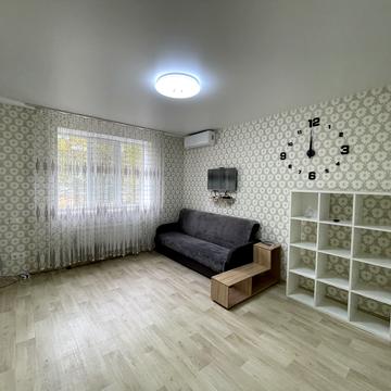 Ірпінська вул. (Абхазька), 10