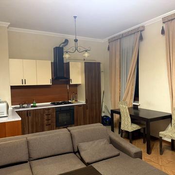 Велика Васильківська вул. (Червоноармійська), 47