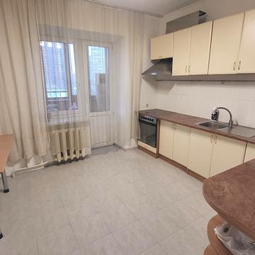 Анни Ахматової вул., 9/18