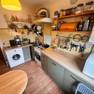 Бельведерська вул., 35