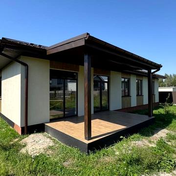 Євгена Плужника вул.