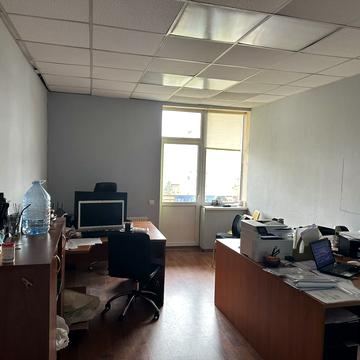 Лариси Руденко вул., 6