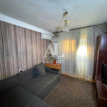 Леся Курбаса просп., 15