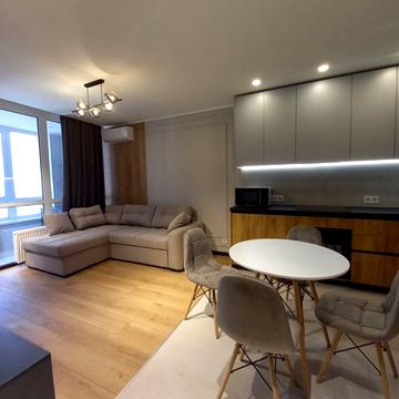 Віктора Некрасова вул. (Північно-Сирецька), 10