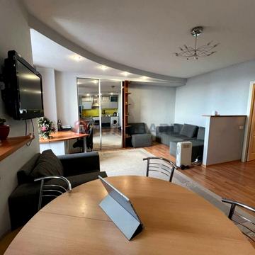 Володимира Вернадського вул. (Дзержинського), 1