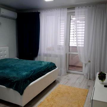 Князя Романа вул. (), 32