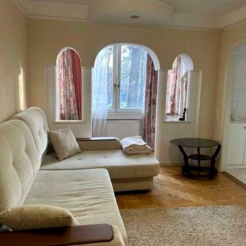 Дегтярівська вул., 10