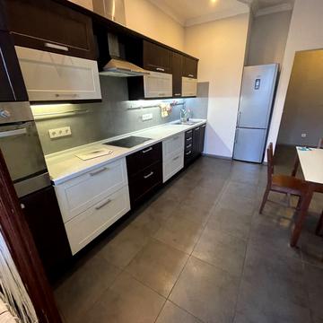 Гната Хоткевича вул. (Червоногвардійська), 12