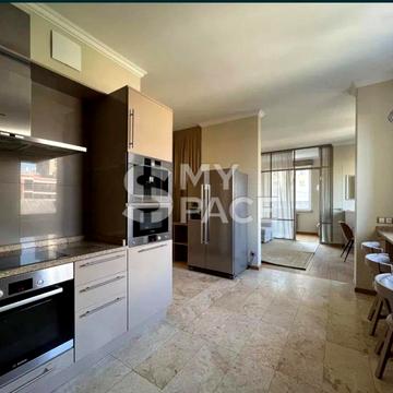 Дмитрівська вул., 82