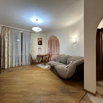 Черняховського вул., 12