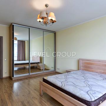 Миколи Ушакова вул., 1-Б