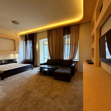 Базарна вул., 33