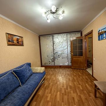 Академіка Сахарова вул., 38