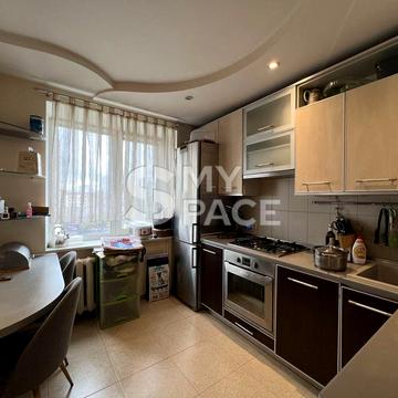 Авіаконструктора Антонова вул., 7