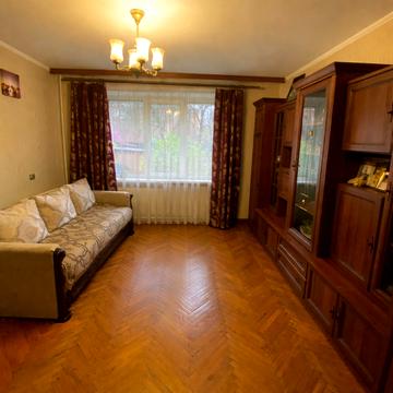 Гоголівська вул., 15