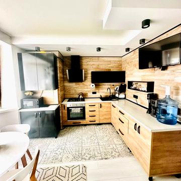 Анатолія Бортняка вул., 5