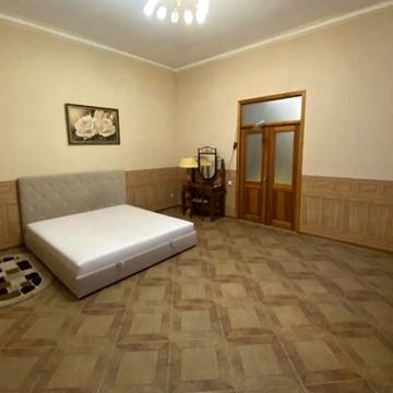 Святослава Караванського вул. (Жуковського), 36