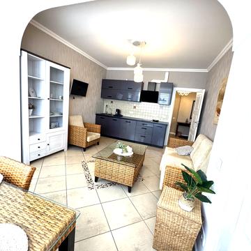 Анни Ахматової вул., 13-Д