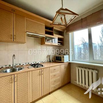 Вацлава Гавела бульв. (Івана Лепсе), 5