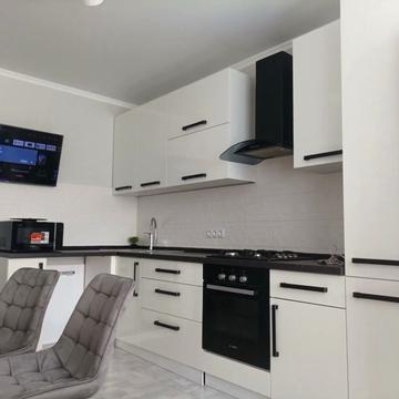 Мостобудівників вул., 18