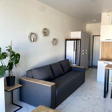 Богдана Хмельницького вул., 25-Б